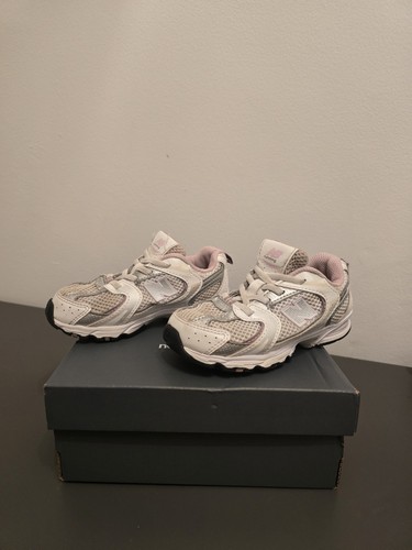 Childs Girls New Balance 530 Trainers – UK Size 9 – Pink And Silver Childs Girls New Balance 530 Trainers – UK Size 9 – Pink And Silver