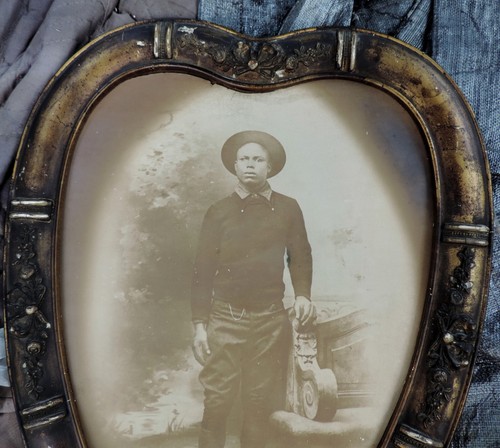 Vintage Black Buffalo Soldier Heart Shaped Frame Photographic Portrait - Picture 3 of 9