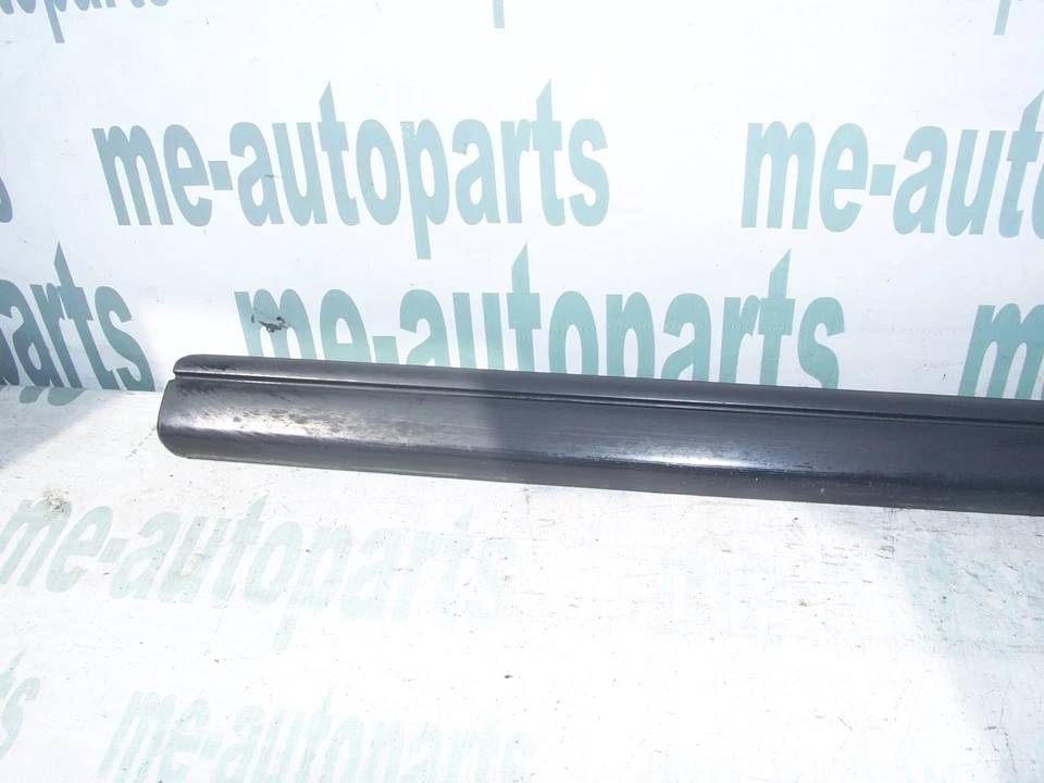 Mercedes Benz Clase E W124 1986-1989 OEM puerta delantera izquierda moldura Foto 4 de 4