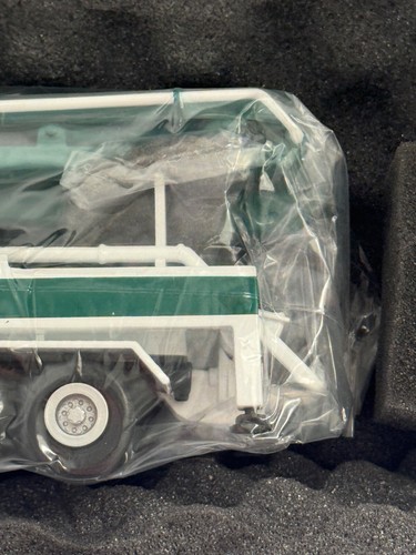 Vintage 1990’s SCHWING America Inc Truck Mounted Concrete Pump White Green NEW - Picture 6 of 14
