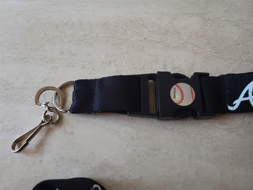 MLB 17" Black BREAKAWAY LANYARD KEYCHAIN Atlanta Braves - Picture 2 of 4