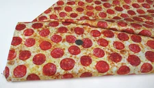 Timeless Treasures quilt-craft fabric PEPPERONI PIZZA pizza 2 yds (cd-3452) Food