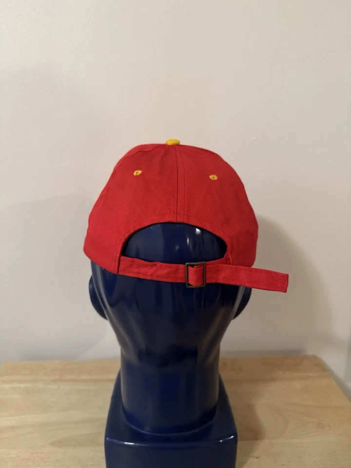 Chapéu/logotipo bordado Ferrari vintage com alça ajustada vermelho - Imagem 3 de 4