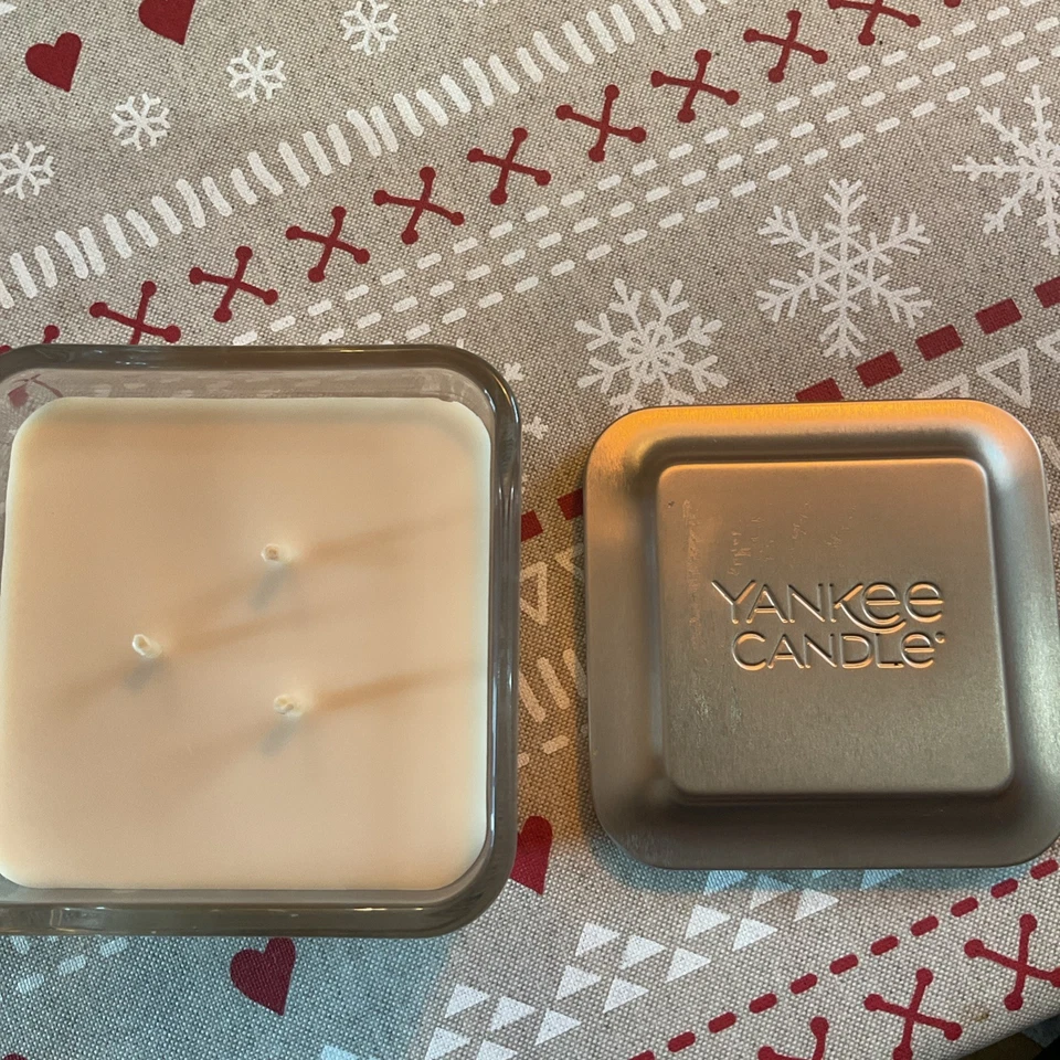 Yankee Candle Sweet Nectar Blossom Medium Elavation  3 wick 347g Candle  - Image 3 of 4