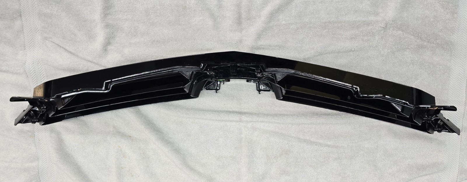 Lamborghini Urus Grille Grill Center Bumper Gloss Black 4ML807639