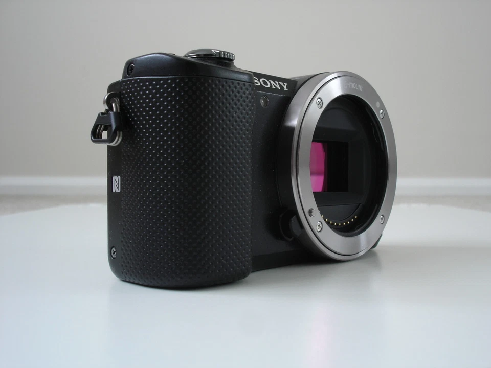 Sony Alpha 5000, photo 2 of 5