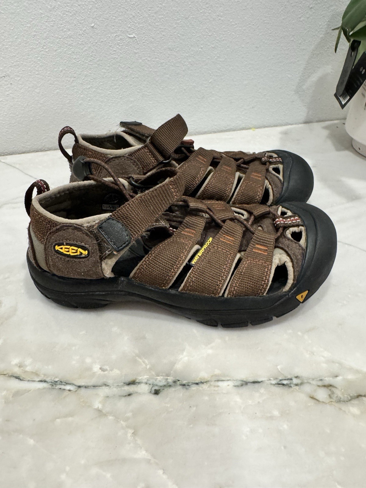 Sandali impermeabili KEEN Newport H2 ragazzo taglia 1 marrone punta paraurti A2