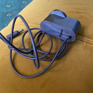 Original Dyson DC58 V6 V7 V8 DC62 DC59 DC58 Netzladegerät und Wandhalterung.