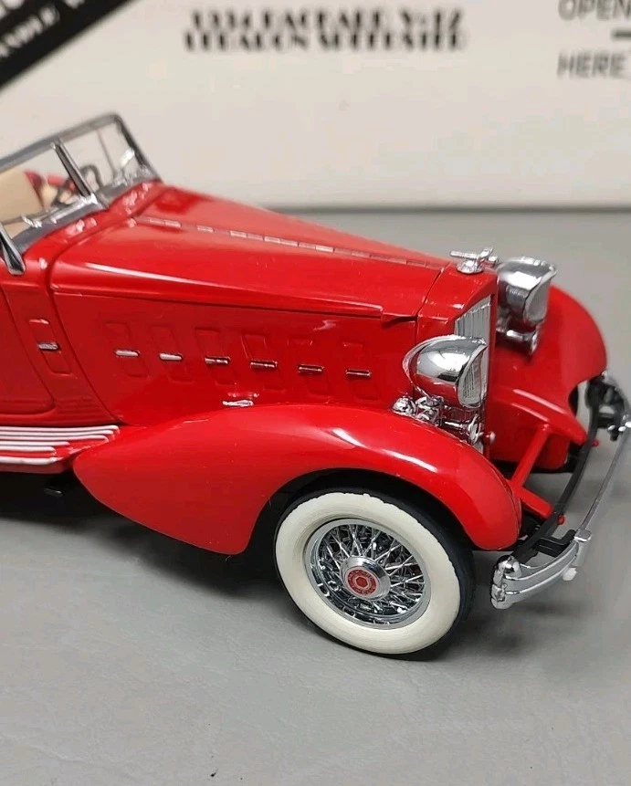 Coche modelo fundido a presión Danbury Mint 1934 Packard V-12 Lebaron Speedster escala 1:24 Foto 4 de 4