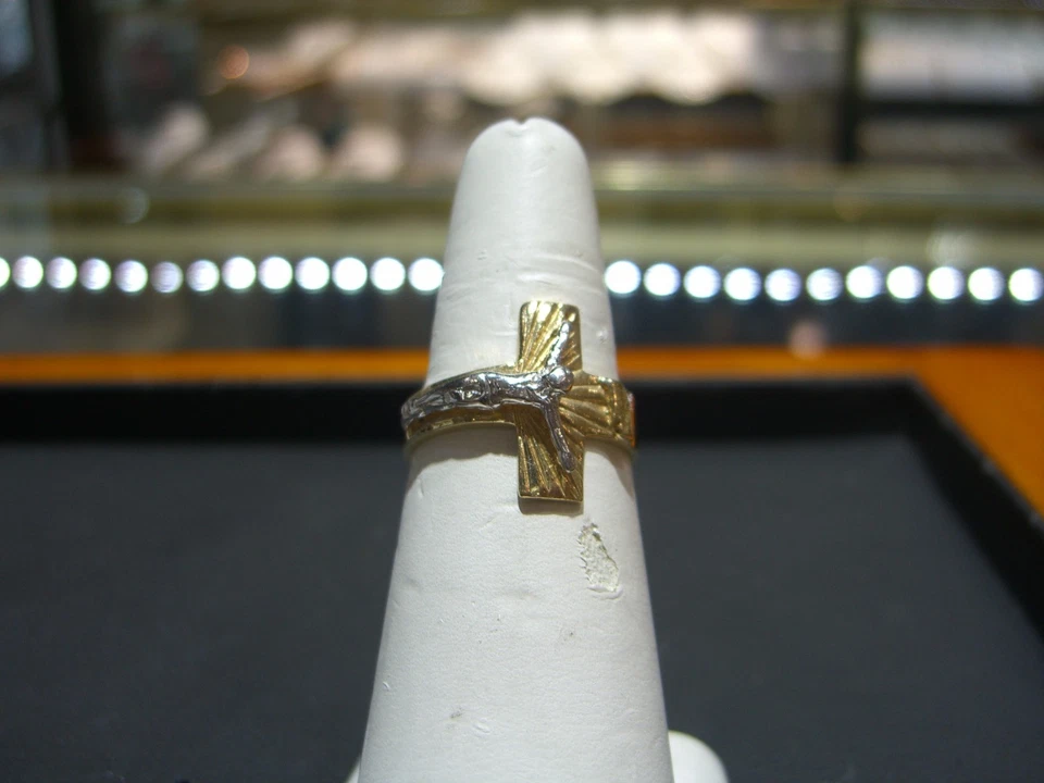 FINE 14 KARAT TWO TONE CRUSIFIX CROSS WRAP BAND RING SIZE  9.5 NEW WOW - Image 4 of 4