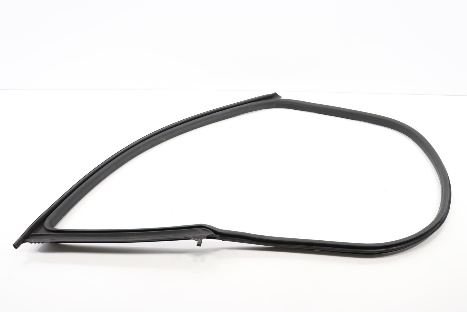 2014 - 2024 MASERATI QUATTROPORTE REAR RIGHT SIDE DOOR WEATHERSTRIP SEAL OEM