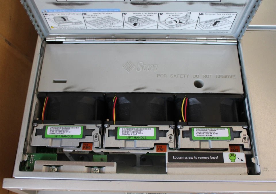 Sun MicroSystems FIRE T2000 Server  2x Netzteil  16x 1GB RAM  2x 10K SAS  DVD - Bild 2 von 4