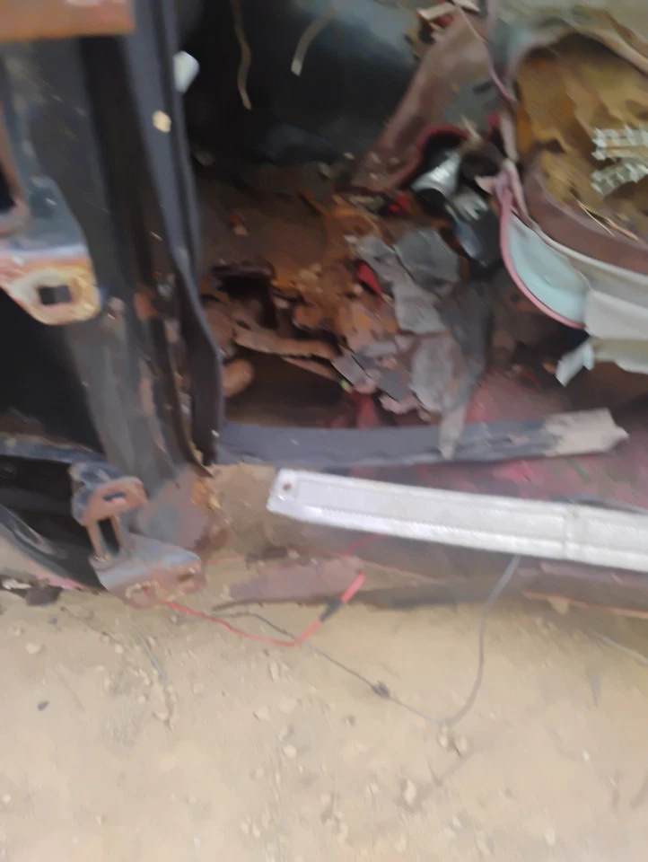 OEM Used 73-87 Chevy GMC C10 K10 K5 Squarebody Driver LH Door Hinge Set - Image 2 of 4