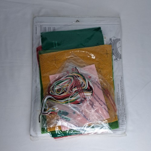 BUCILLA Weiß Eisbär Filz Ornamente Weihnachten Set 6 #85314 Neu - Bild 2 von 6