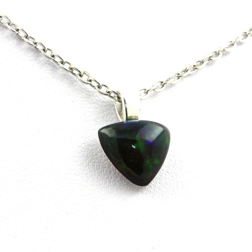 RARE ! OPALE NOIRE ET MULTICOLORE D'ETHIOPIE : 1,68 CARAT