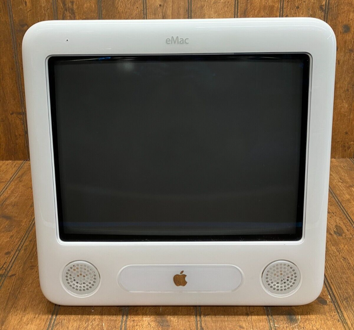 2002 Apple eMac Computer A1002 G4-700/128/40/Combo/56K - DOES NOT