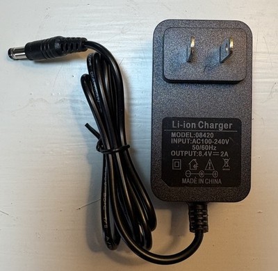 Li-ion Charger Model 08420 Input: AC100-240V 50/60Hz Output: 8.4V=2A