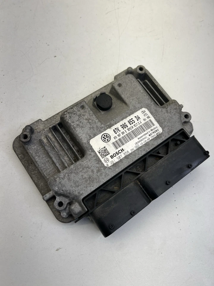 Volkswagen Golf 2013 módulo de computadora de motor de 2,5 L OEM. Foto 4 de 4