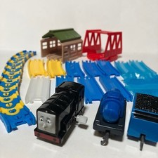 Capsule Plarail Thomas Set Diesel Wind-Up Cars Tracks Bridge Shed Freight Japan