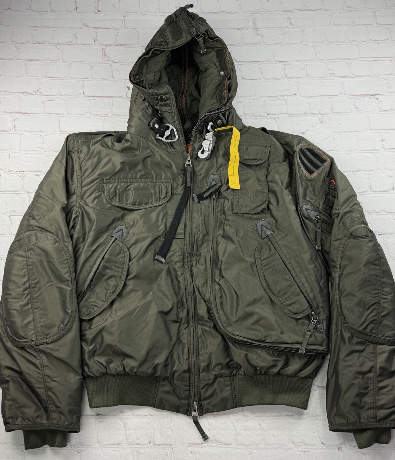 PARAJUMPERS