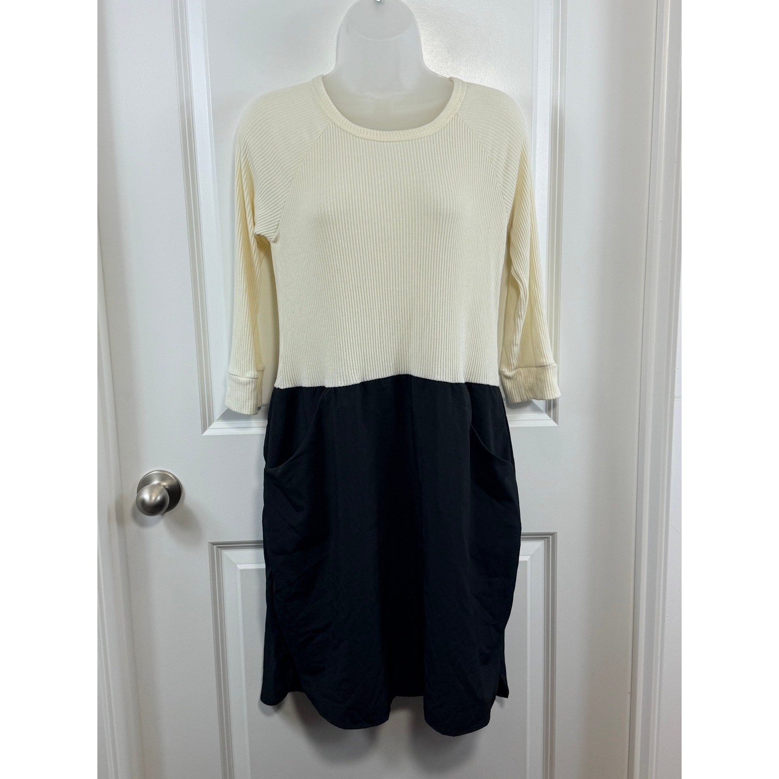 NWT Amadi Anthropologie Cream Black Ribbed Colorblock Cozy Dress Pockets Medium