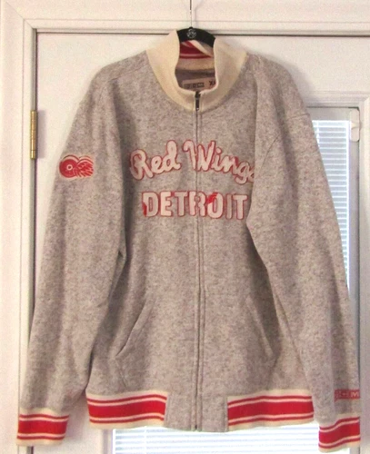 Detroit Red Wings XL Hockey Sweater CCM