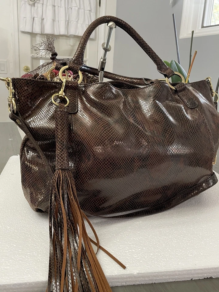 Bolso de hombro grande de cuero patentado con piel de serpiente G.I.L.I Foto 2 de 4