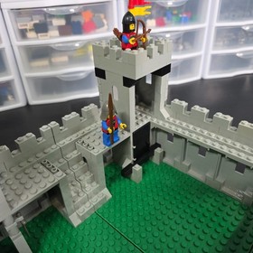 Vintage LEGO Set 6080, King's Castle, 100% Complete With Instructions