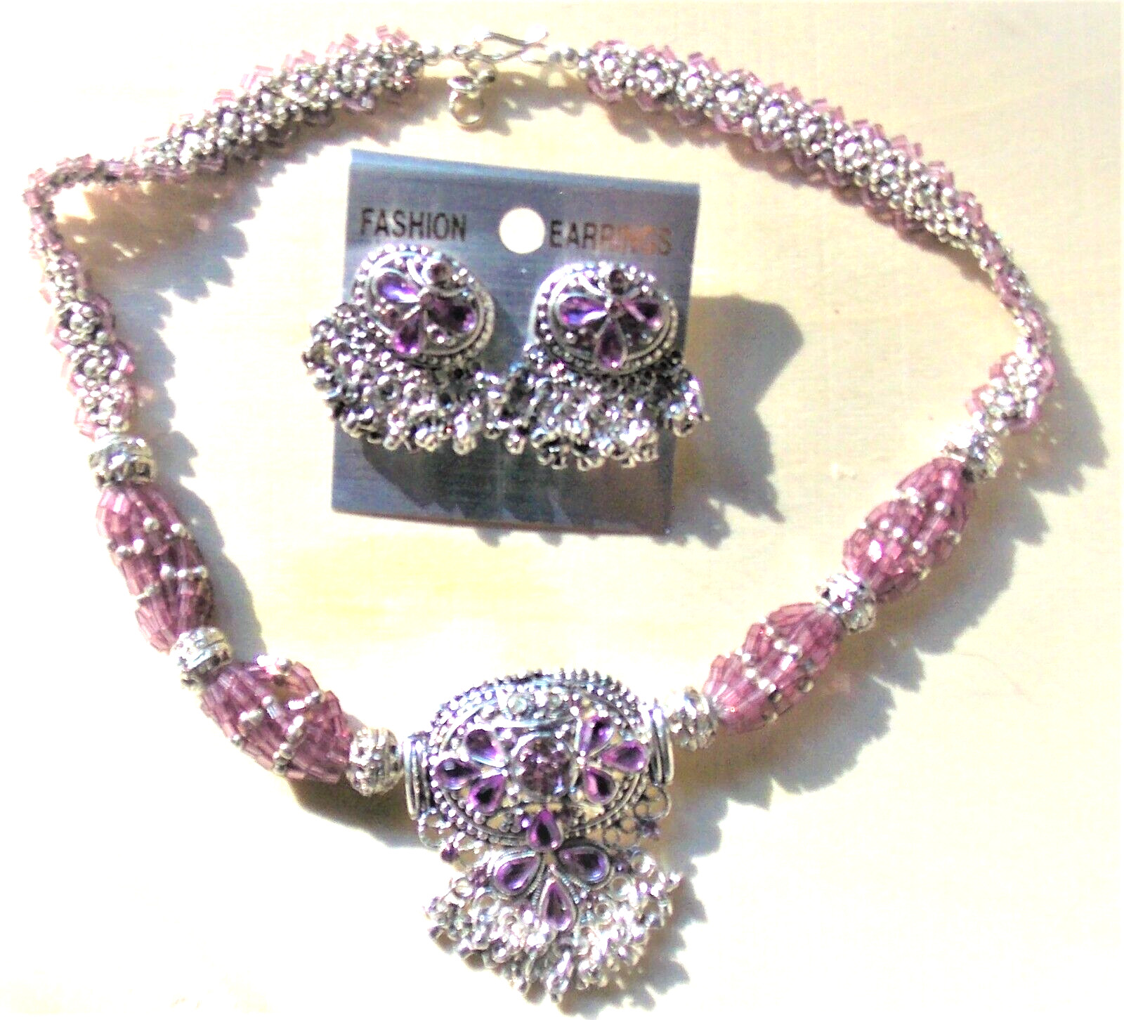 Parure perles de verre et strass en laiton ciselé doré Amalia