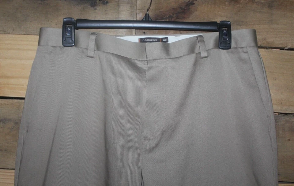 PANTALONES DE VESTIR HOMBRE LEVIS DOCKERS D3 BEIGE FRENTE PLANO - 36X30 Foto 2 de 3