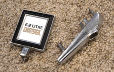 1988-1991 Gmc Suburban Sierra Classic 6.2 Diesel Hood Ornament Broken For Parts 1988-1991 Gmc Suburban Sierra Classic 6.2 Diesel Hood Ornament Broken For Parts