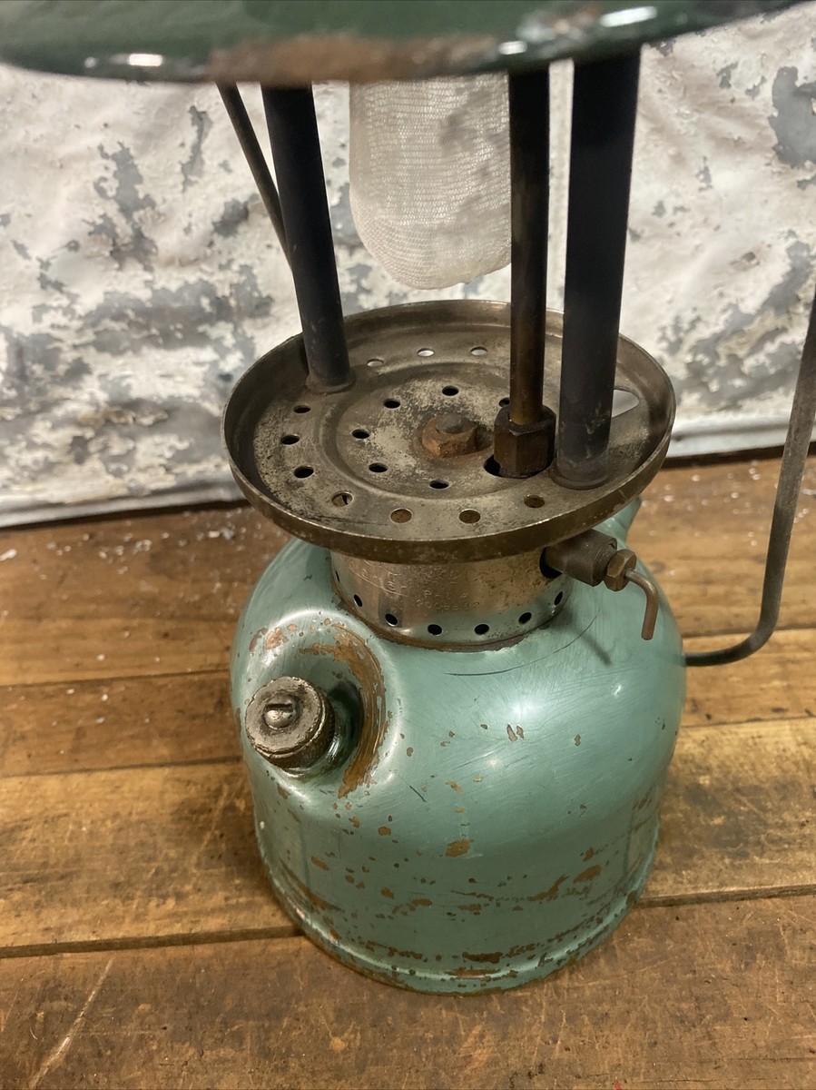 Vintage Coleman Lantern Model 242C Single Mantle W/seafoam Vintage Coleman Lantern Model 242C Single Mantle W/seafoam