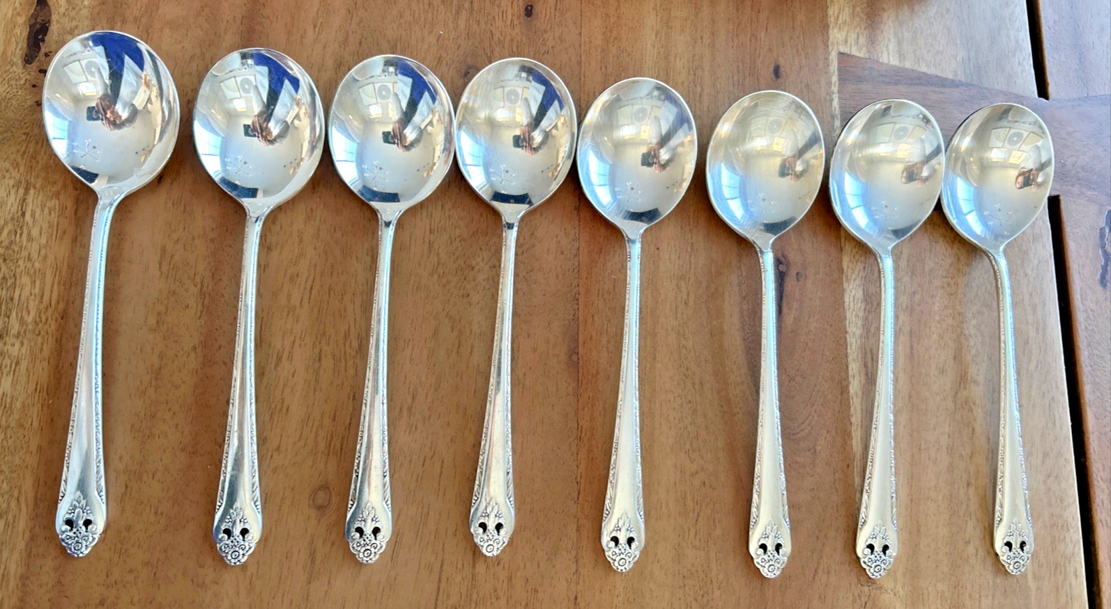 Holmes & Edwards Inlaid IS 1937 Lovely Lady Silverplate Flatware 47 Pcs w/ Case