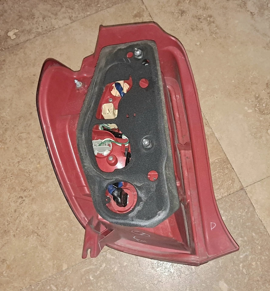 2008-2014 Scion XD Tail Light Outer Passenger Right 2009 2010 2011 2012 2013 Foto 4 de 4