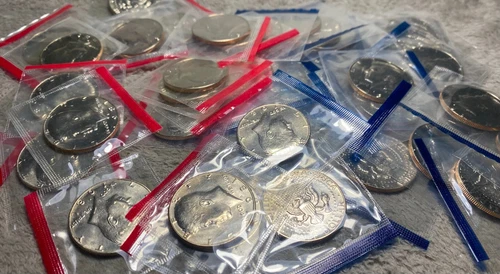 1981 P & D UNCIRCULATED MINT SEALED KENNEDY HALF DOLLAR ROLLS ($20 FACE VALUE)