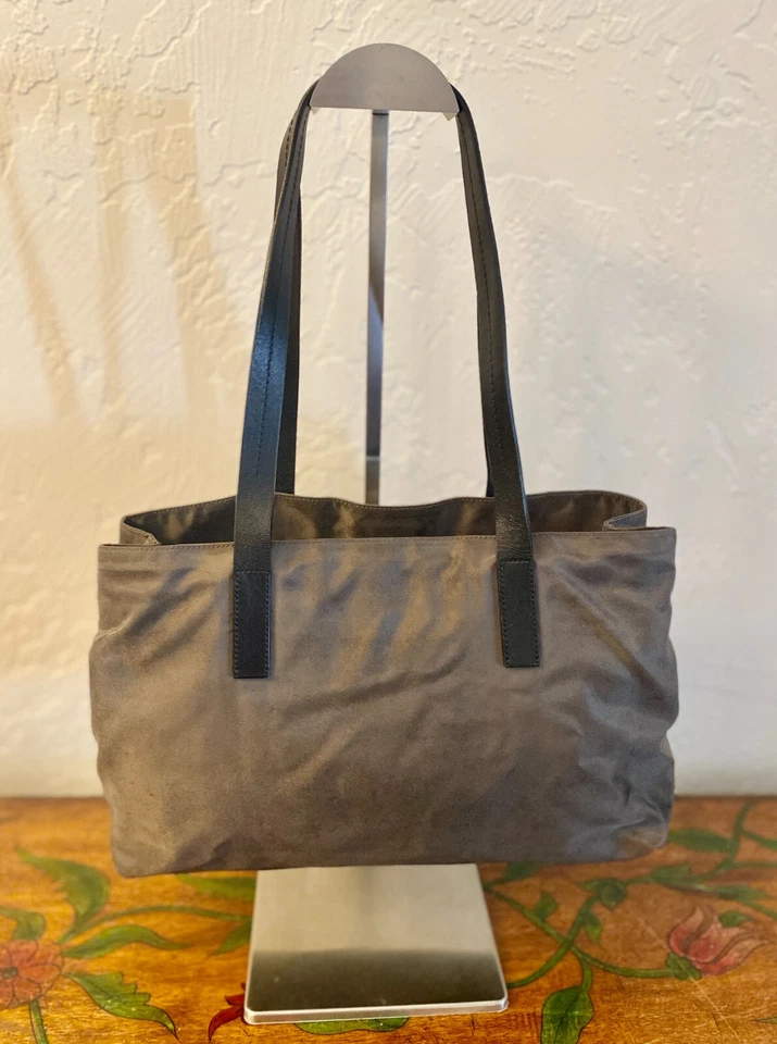PRADA VELA SPORT FUMO (Gris) NYLON y Cuero Negro TOTE ART #BR0411 ¡Auténtico! Foto 4 de 4