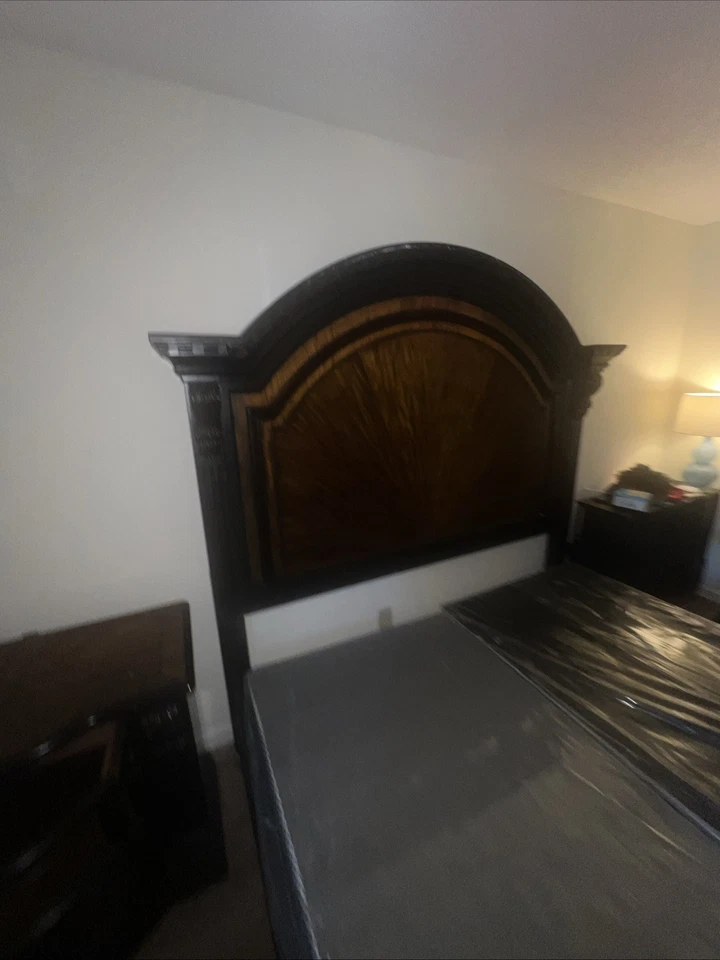 King Size Bedroom Set – Solid Wood Bed + Dresser w/ Mirror – Excellent Condition - Image 3 of 4