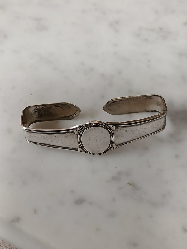 LOVELY STERLING SILVER NAPKIN HOLDER, HAND HAMERED  DESIGN NO MONO