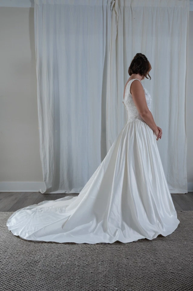 Vestido de novia vintage Deadstock nuevo con etiquetas Alfred Angelo - estilo 1659 Foto 3 de 4