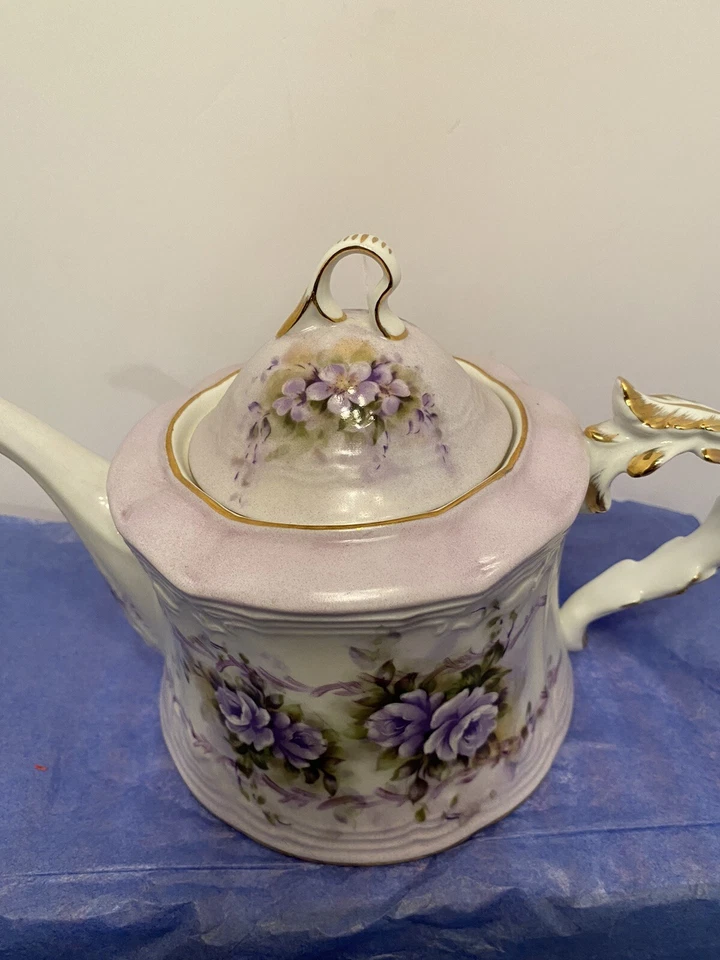 Tetera musical vintage adornada con adornos dorados flores de lavanda juega piel Elise Foto 3 de 4