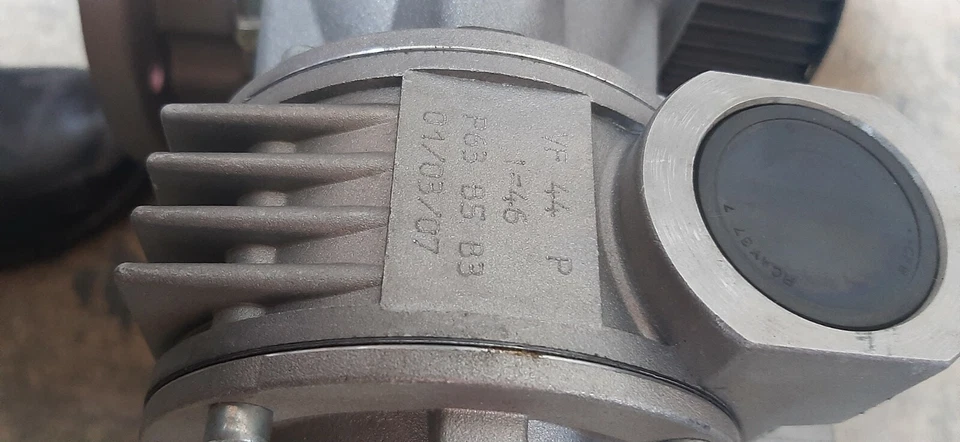 motore BONFIGLIOLI BN63 B4 0,18kW 1500rpm & VF49 VF49V Getriebemotor Asynchron B - Immagine 4 di 4
