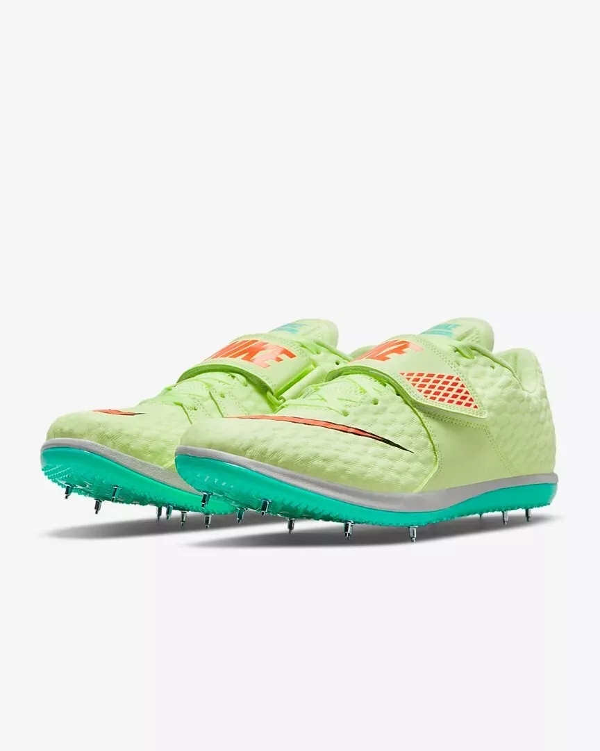 Jumping spikes top for track