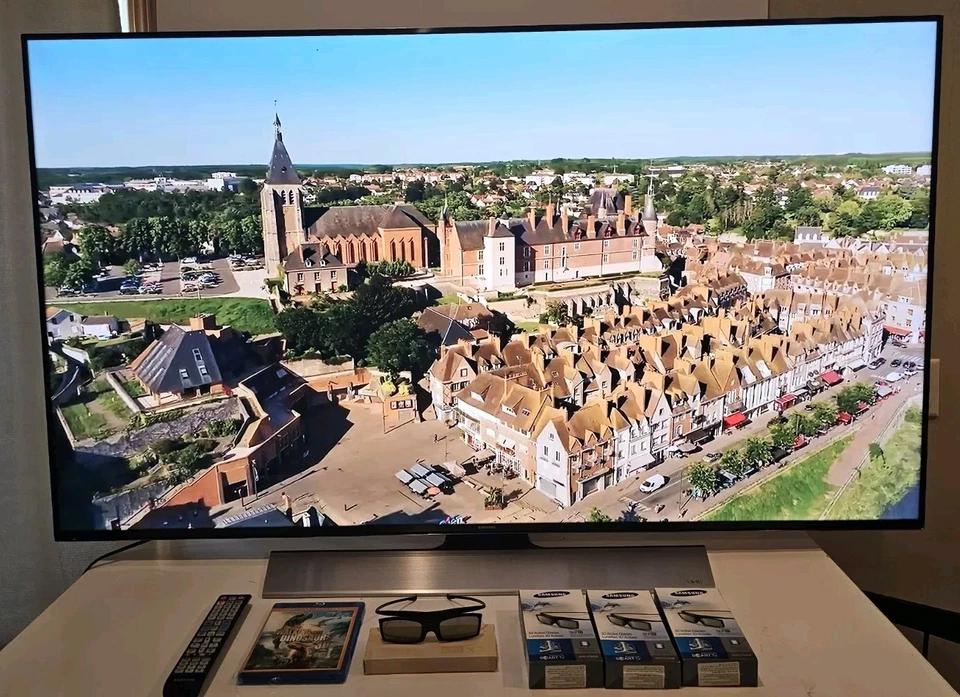 Samsung UHD 65" 4K 3D Smart TV UN65HU8550 F + 4 Pairs SSG-5150GB 3D Glasses - Image 4 of 4