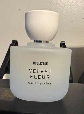 Hollister  Velvet Fleur Perfume Eau De Spray for Women 1.7 oz New SCENT NIB
