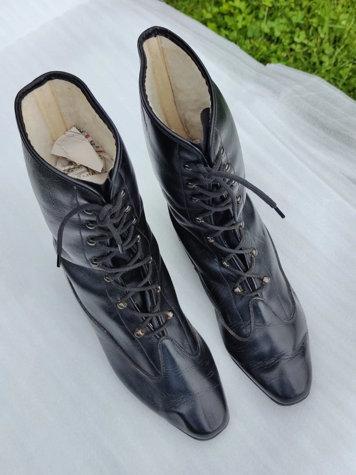 CHAUSSURES BOTTINES cuir noir Femme ANNEES 70 VINTAGE bel état .... - Photo 2/4