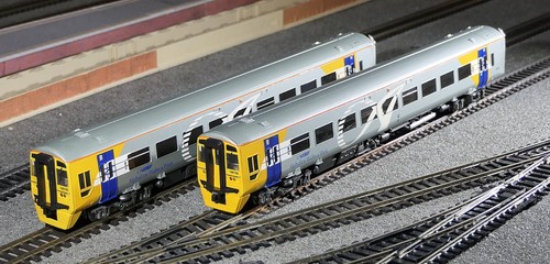 Bachmann 31-506 BR Class 158 DMU, 158745, in Wales&West Livery, top, boxed | Zustand: Used