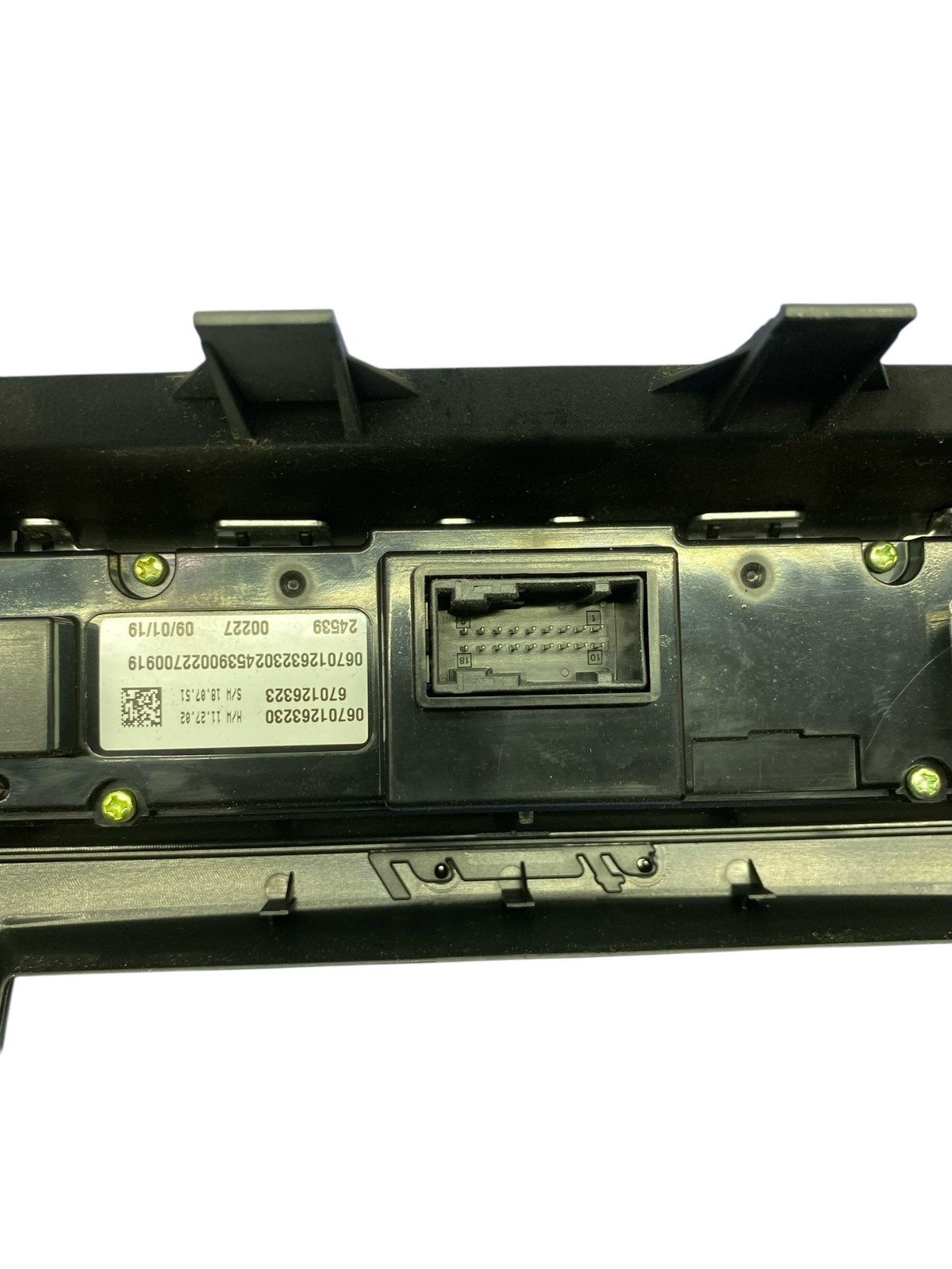 2017-2022 Maserati Levante M161 Front Dash Climate Control W/ Vents & Bezel Trim