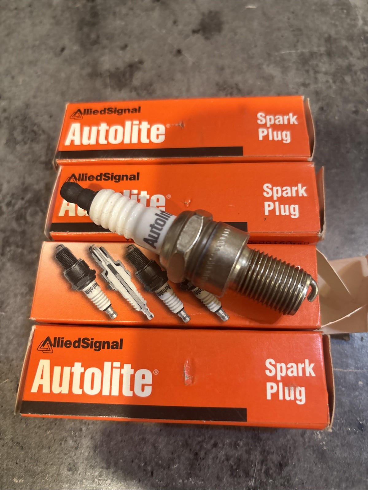 Lot Of 4 Spark Plugs Autolite 2594 - New - Old Stock - Fast Shipping
