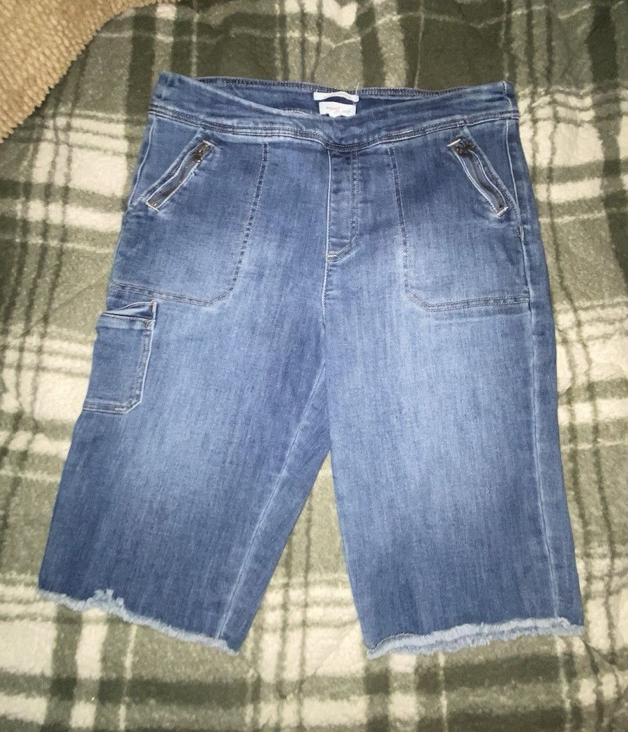 Westbound Park Avenue Fit Women's Blue Denim Bermuda Shorts Size 12 Pockets