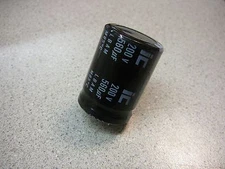 ILLINOIS CAPACITOR Aluminum Electrolytic Snap-In 560uF 200V 20% **NEW** Qty.1